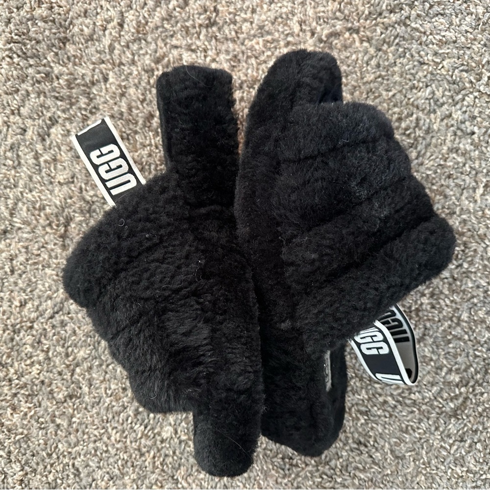 UGG SLIPPERS